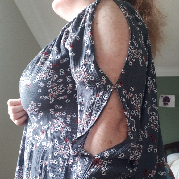 Cold Shoulder Blouse (Denver Hayes) - Picture 3 of 4